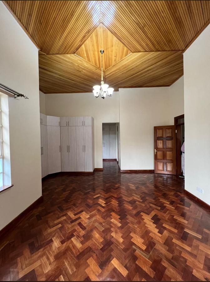 5 Bed Townhouse with En Suite in Lavington - 16