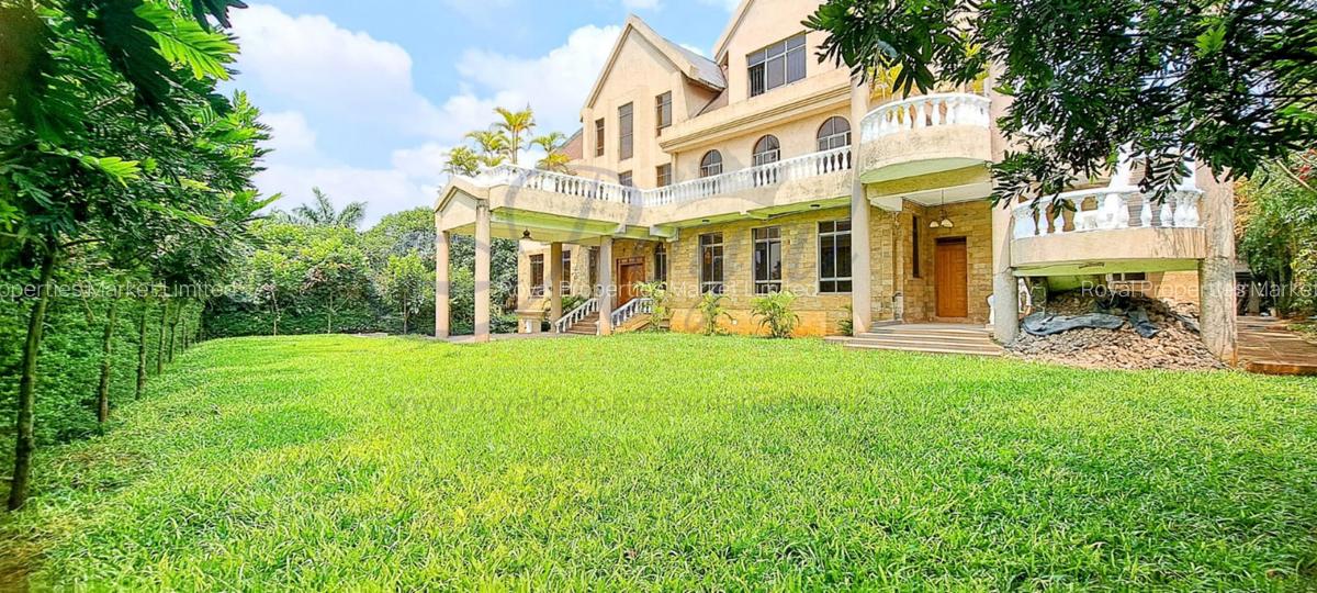 6 Bed House with En Suite in Ridgeways - 1