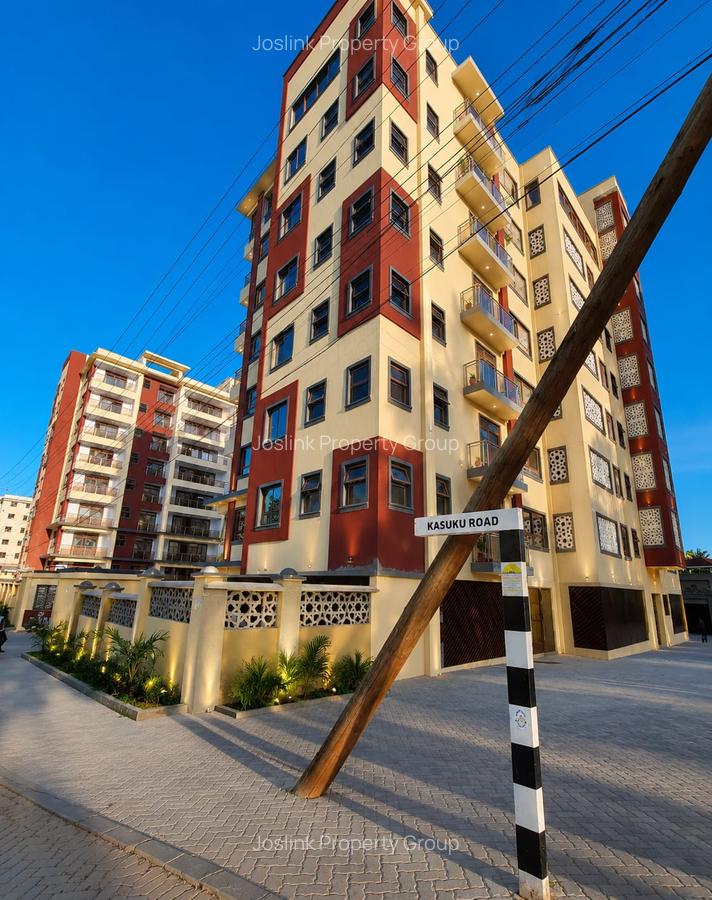 4 Bed Apartment with En Suite at Greenwood Drive - 4