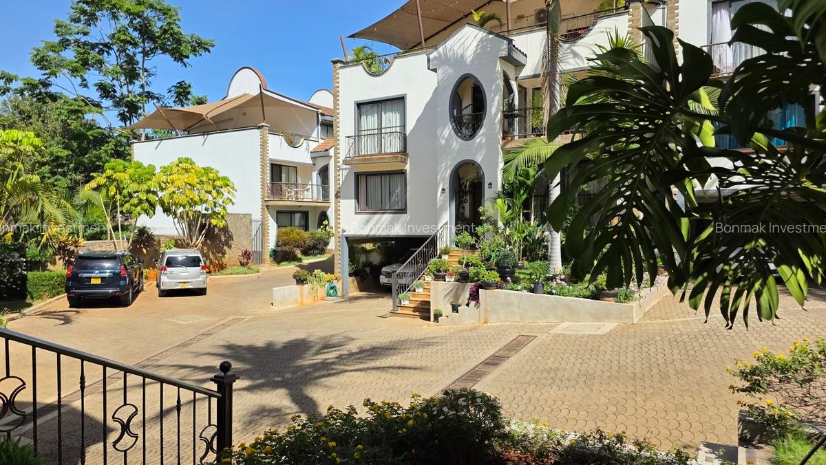 4 Bed Townhouse with En Suite at Greavelia Grove - 1