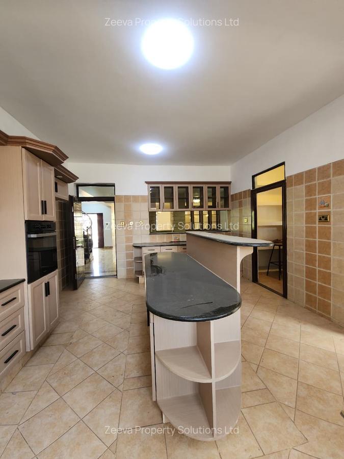 5 Bed House with En Suite in Lavington - 6