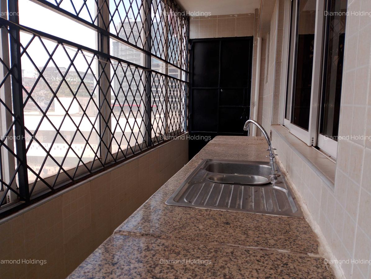 4 Bed Apartment with En Suite at Parklands - 10