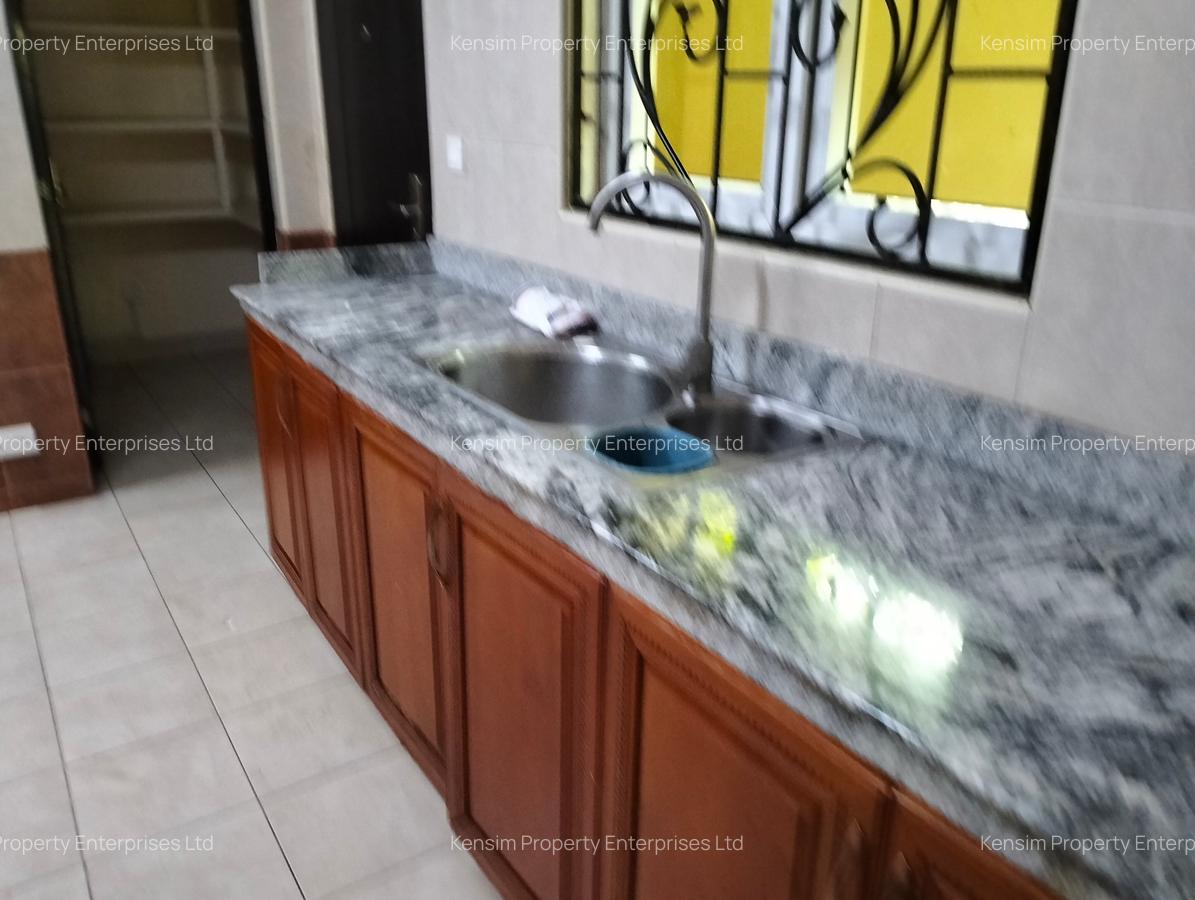 5 Bed Townhouse with En Suite in Lavington - 6