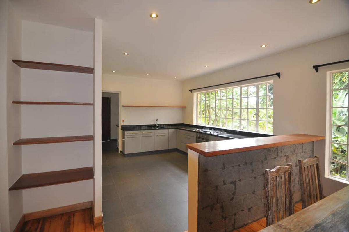 3 Bed House with En Suite at Ridgeways - 12
