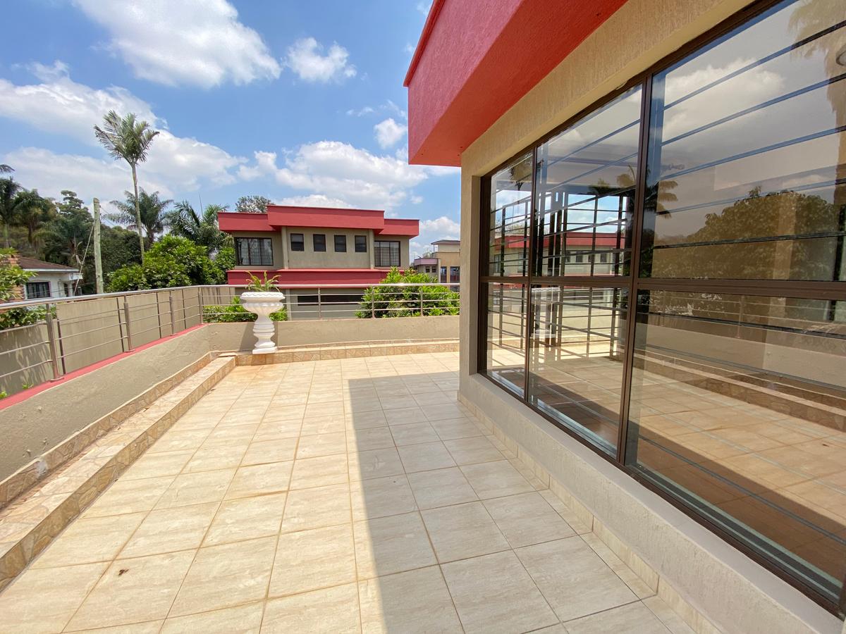 5 Bed Townhouse with En Suite in Lavington - 12