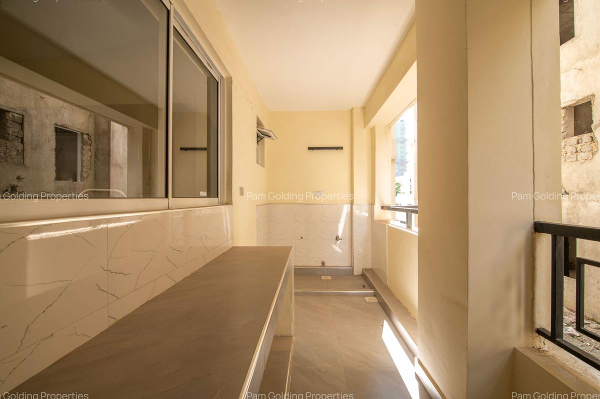 4 Bed Apartment with En Suite at 4Th Parklands - 9