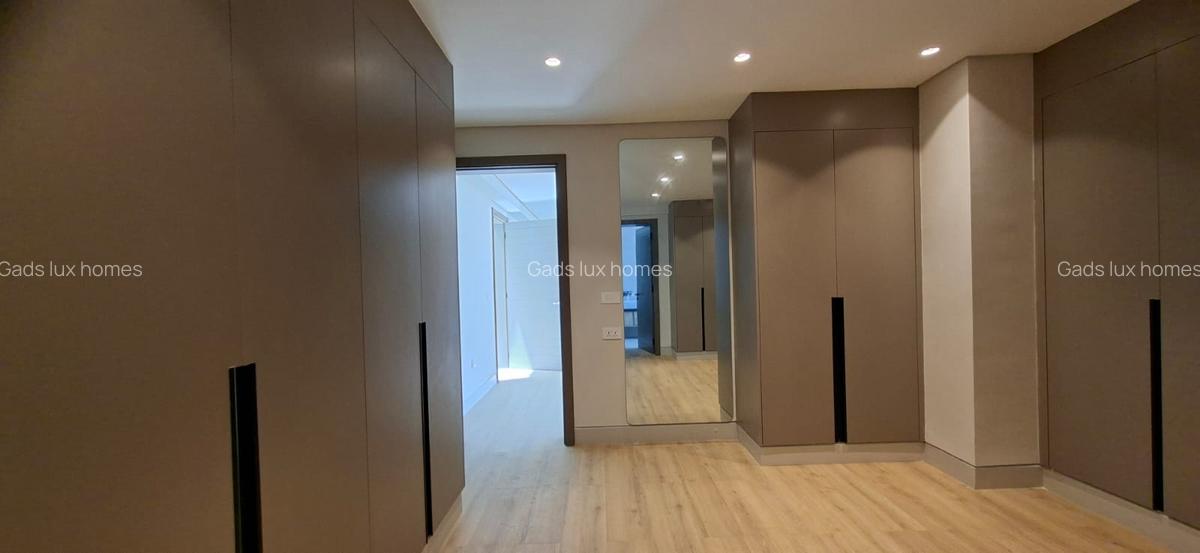 5 Bed Villa with En Suite at Westlands - 8