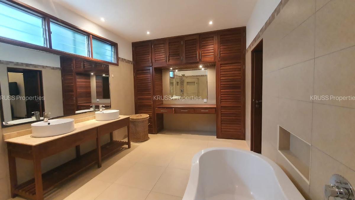 Serviced 3 Bed Apartment with En Suite at Ar156 - 12
