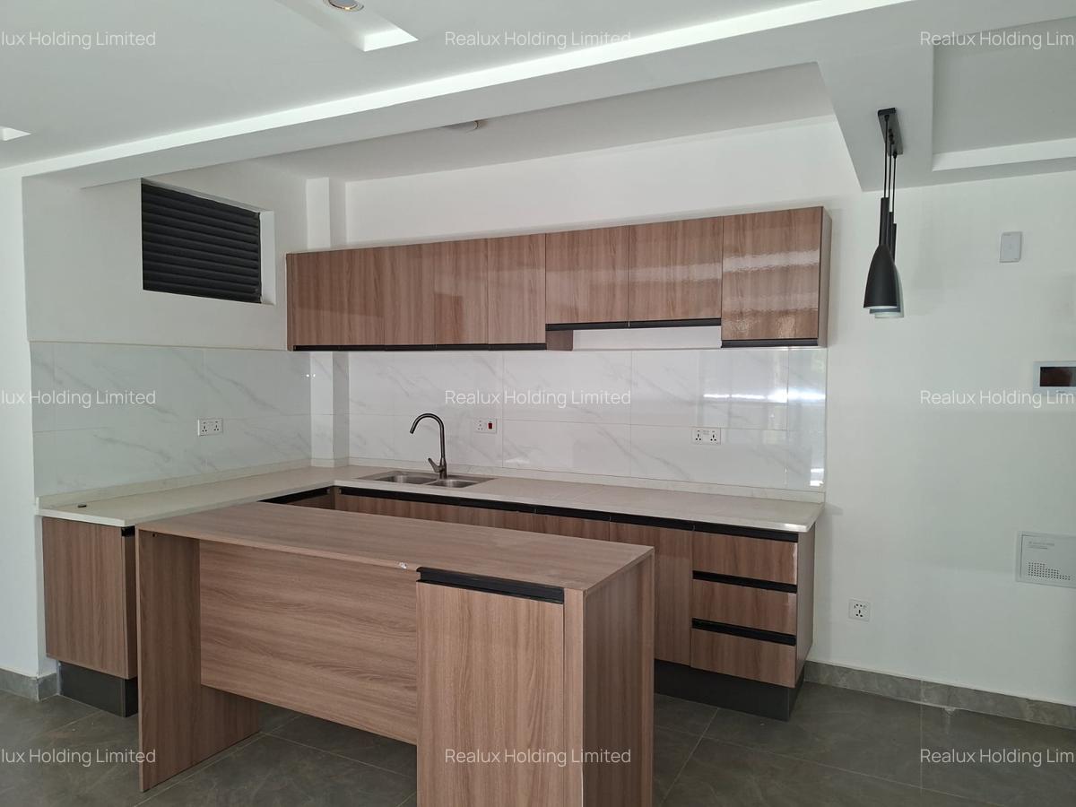 2 Bed Apartment with En Suite in Riverside - 5