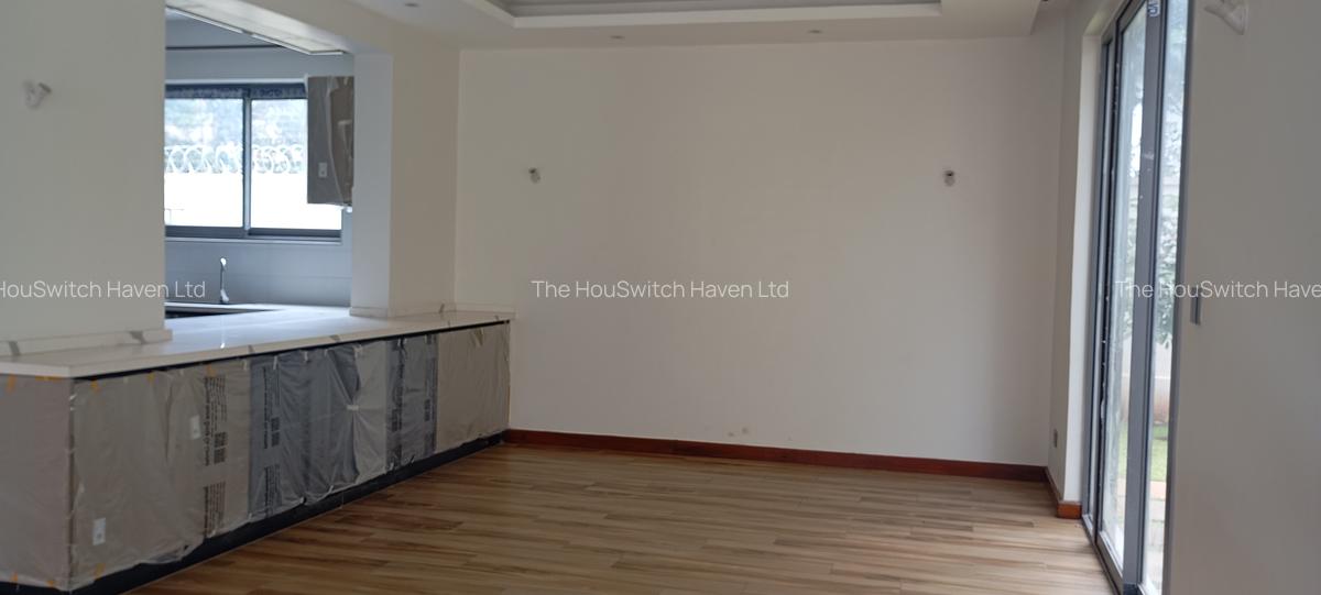 6 Bed Townhouse with En Suite at Off Convent Drive - 4