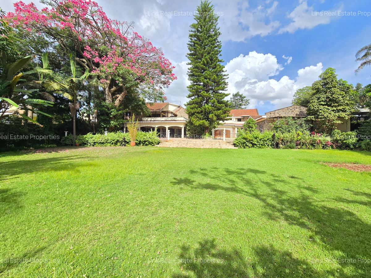 6 Bed House with En Suite in Lavington - 2