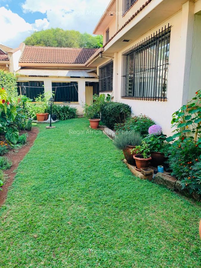 4 Bed Townhouse with En Suite at Lavington - 1