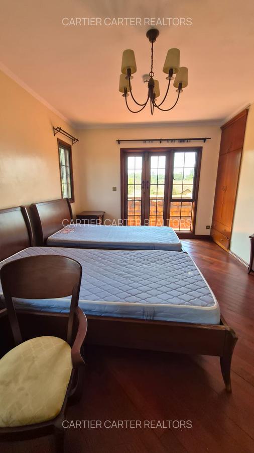 4 Bed Villa with En Suite in Windsor - 2