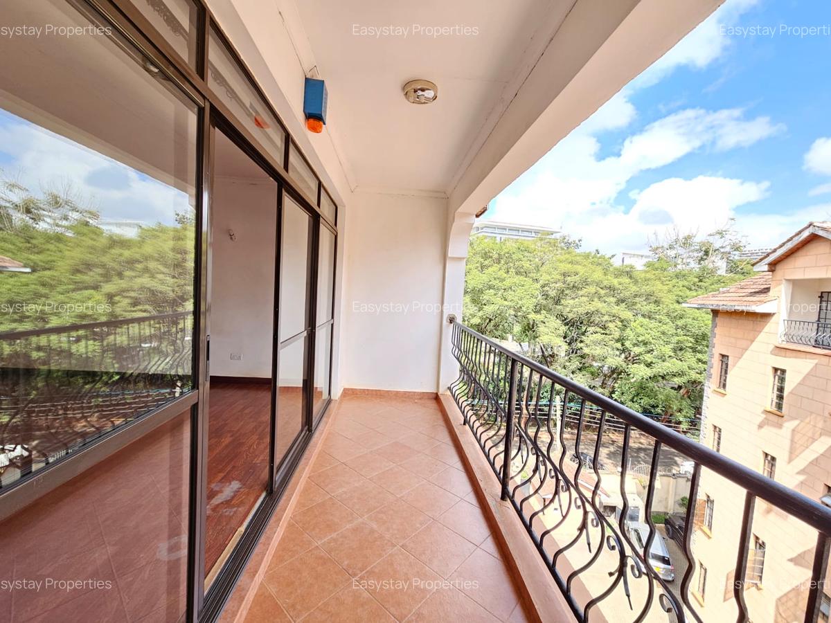3 Bed Apartment with En Suite in Brookside - 1