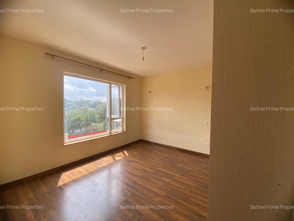4 Bed Apartment with En Suite in Parklands - 14