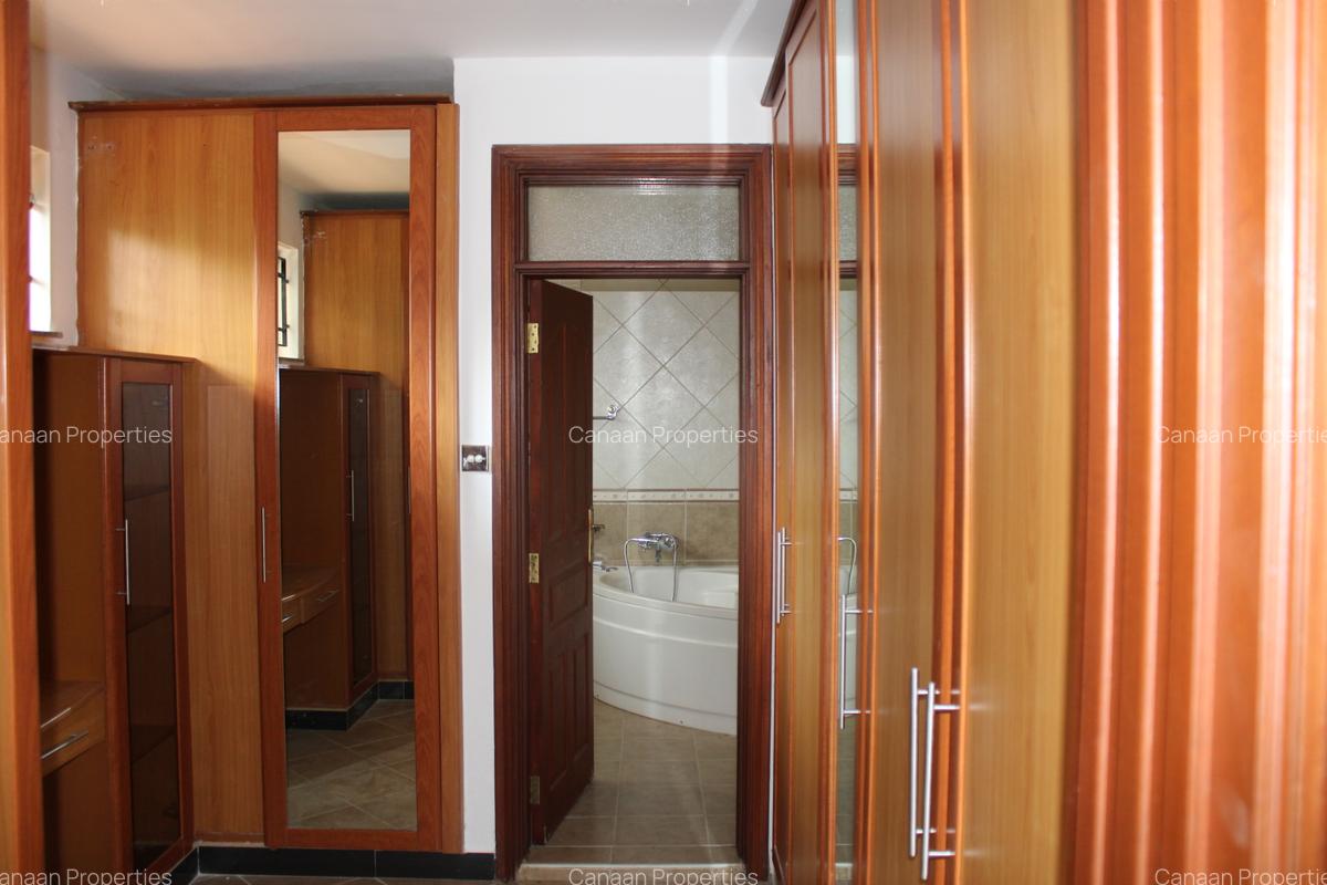 4 Bed Villa with En Suite in Westlands Area - 19