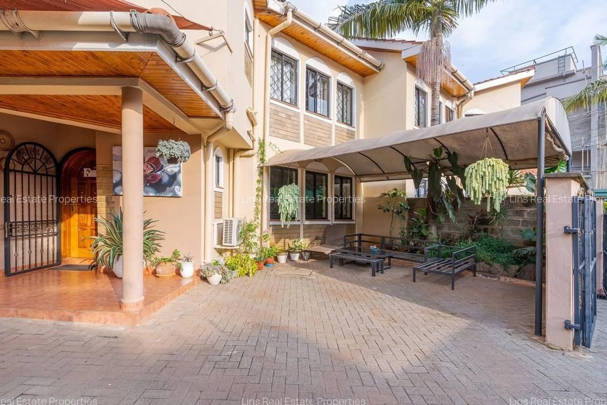 5 Bed Townhouse with En Suite in Lavington - 1