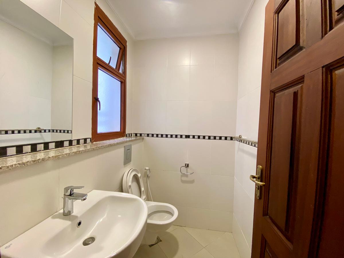 5 Bed Townhouse with En Suite in Spring Valley - 19