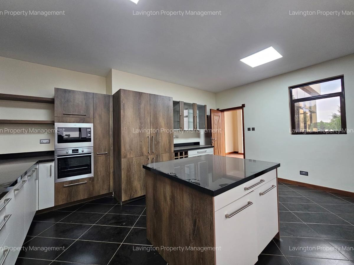 5 Bed Townhouse with En Suite at Lavington Green - 4