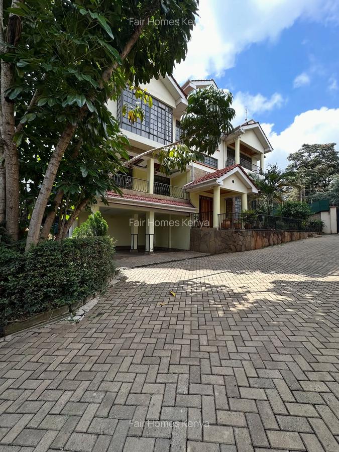 6 Bed Townhouse with En Suite at Othaya Road - 1