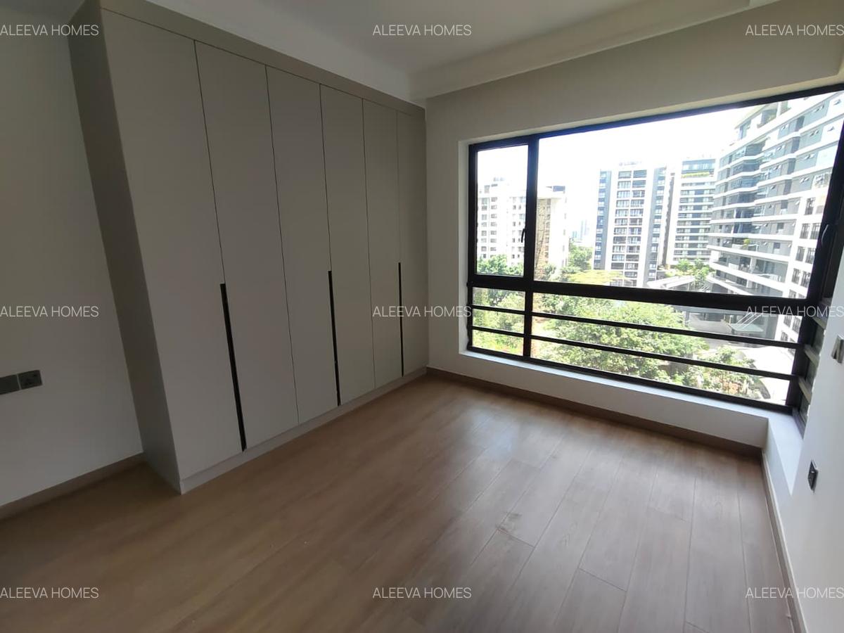 3 Bed Apartment with En Suite in Riverside - 6