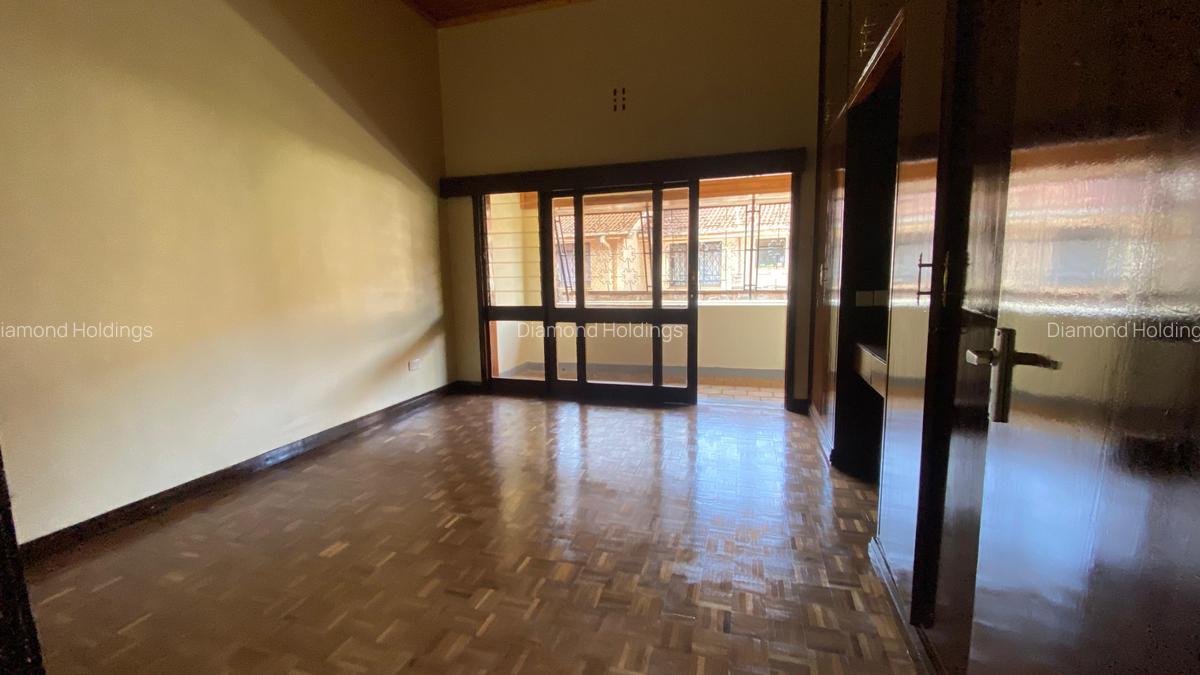 5 Bed House with En Suite at Parklands - 7
