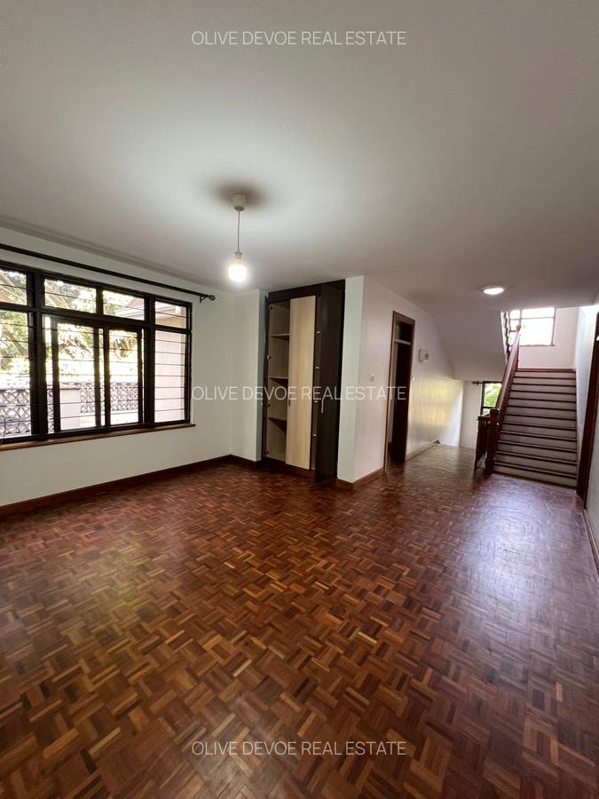 5 Bed Townhouse with En Suite in Lavington - 12