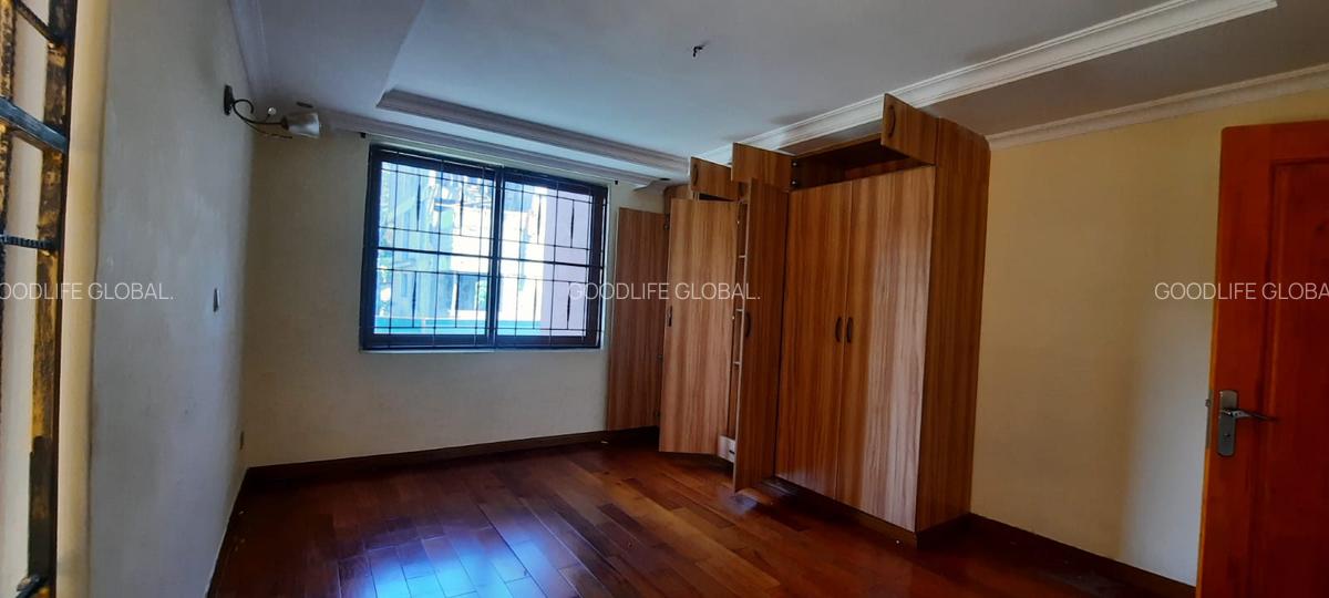 5 Bed Townhouse with En Suite at Lavington - 10