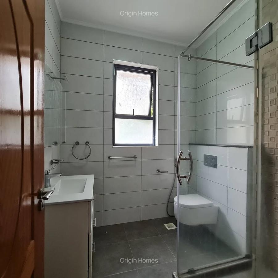 3 Bed Apartment with En Suite at Parkland - 5