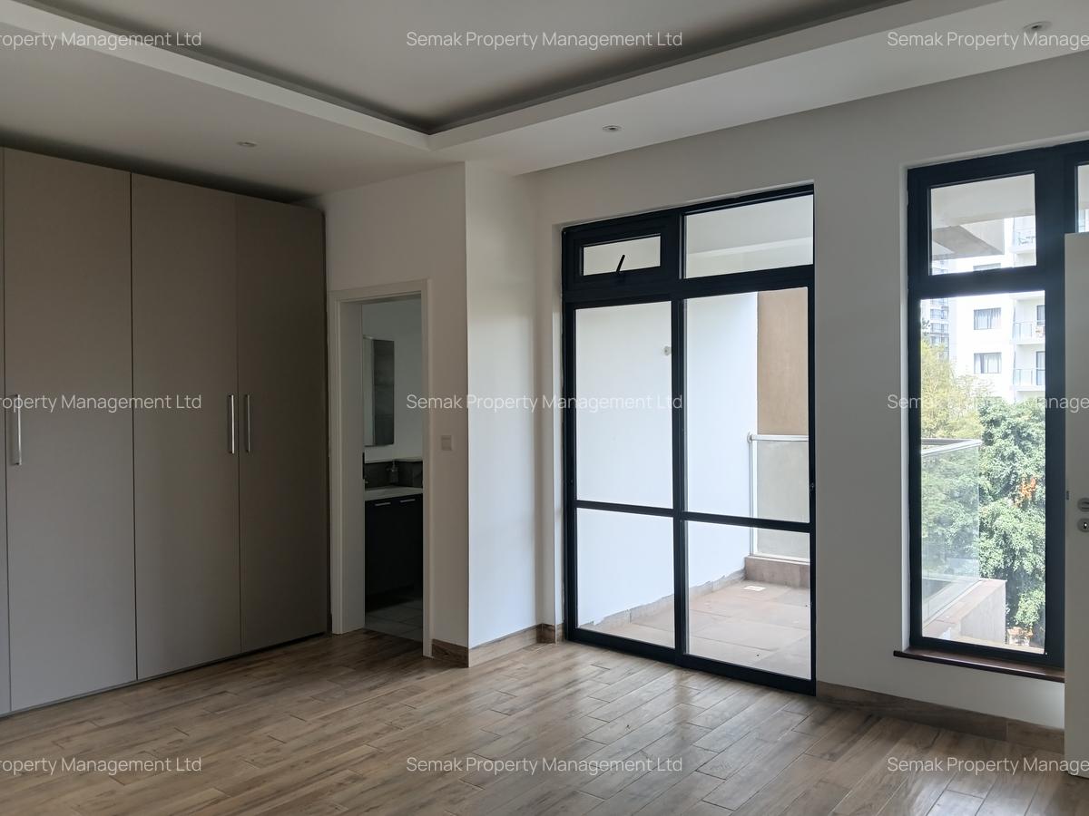 3 Bed Apartment with En Suite in Riverside - 10