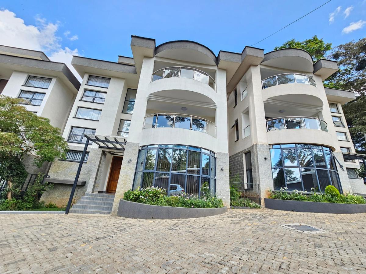 5 Bed House with En Suite in Lavington - 1