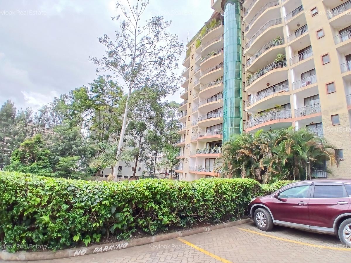 3 Bed Apartment with En Suite at Lavington - 2