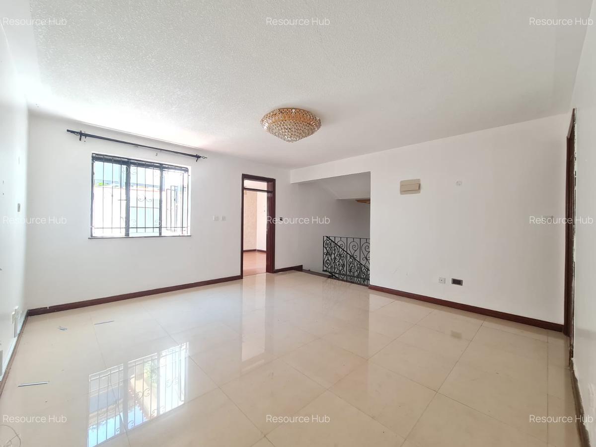 4 Bed Townhouse with En Suite at Off Brooke Side Drive - 7