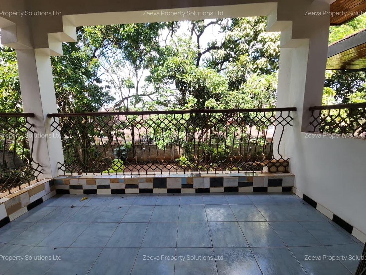 5 Bed House with En Suite in Runda - 13