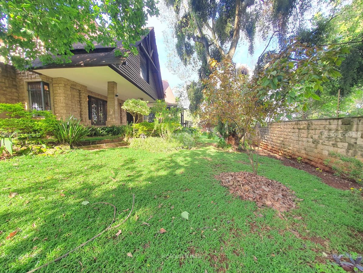 4 Bed House with En Suite at Lake View - 2