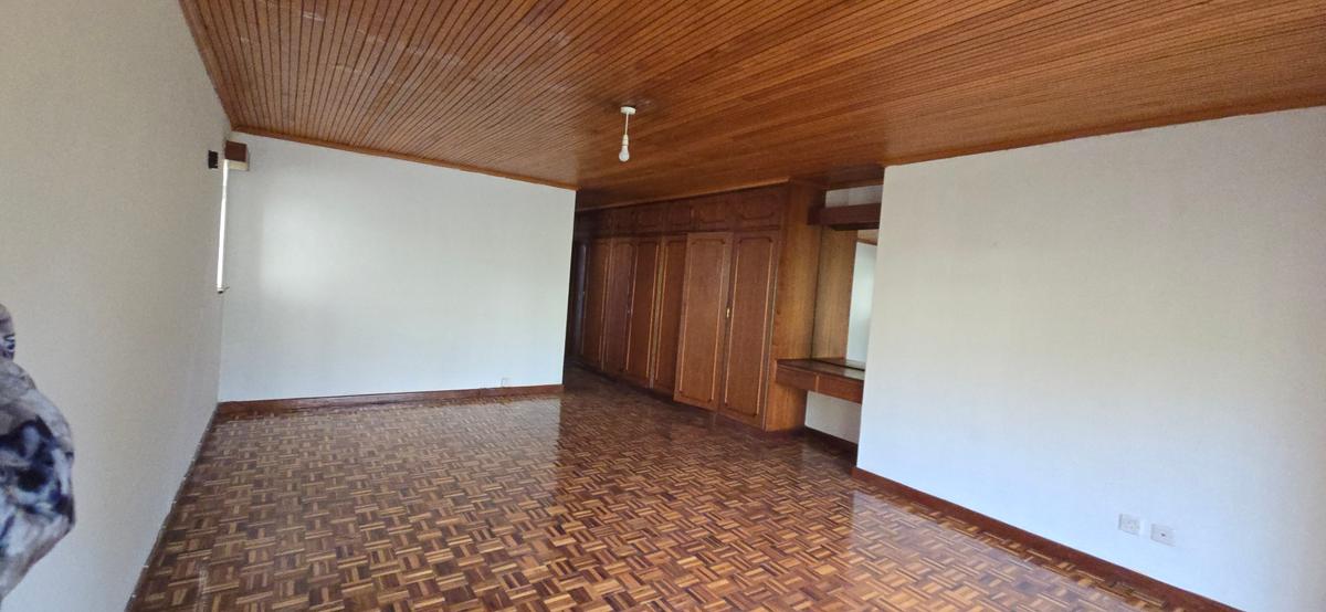 5 Bed Townhouse with En Suite at Brookside Drive - 6