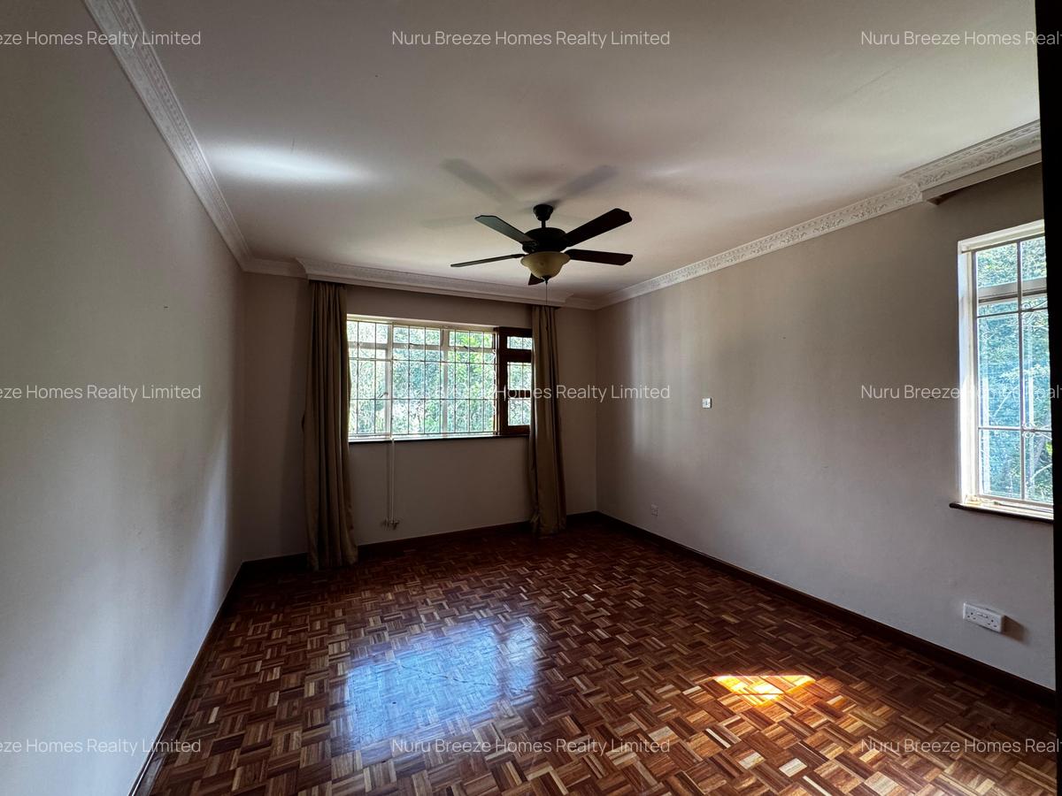 4 Bed House with En Suite in Runda - 12