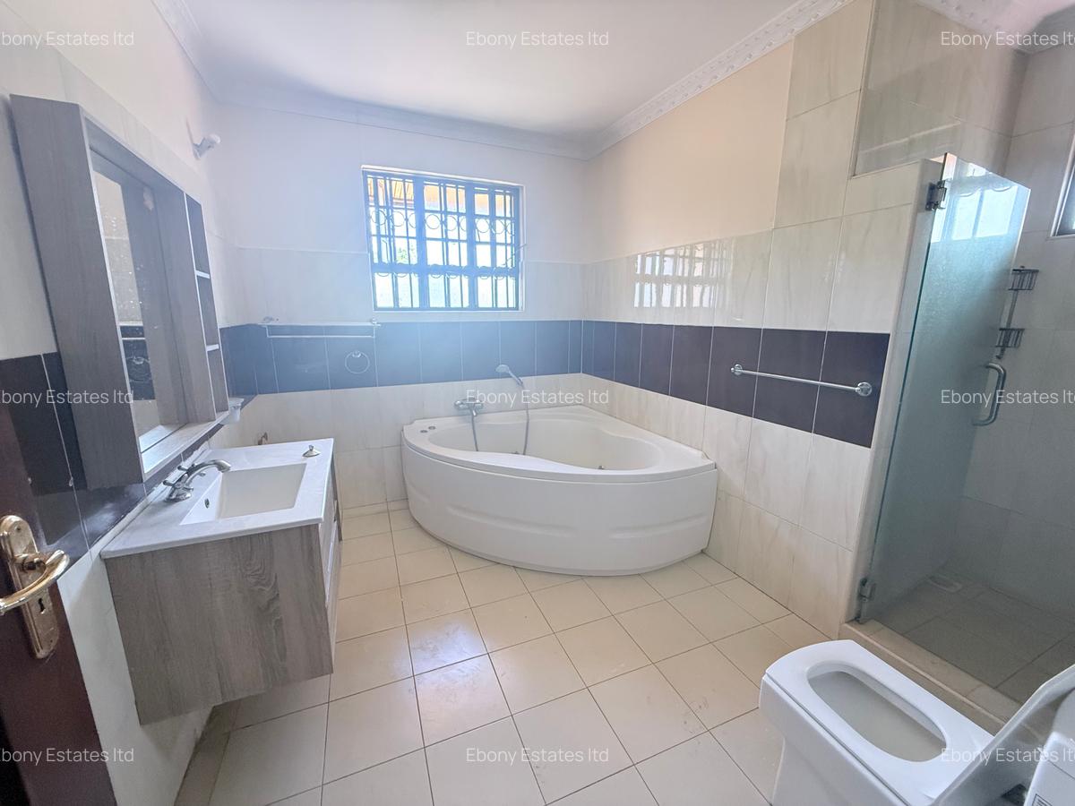 5 Bed Townhouse with En Suite in Karen - 4