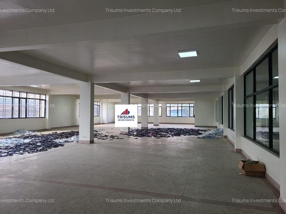 7,209 ft² Warehouse with Fibre Internet in Industrial Area - 1