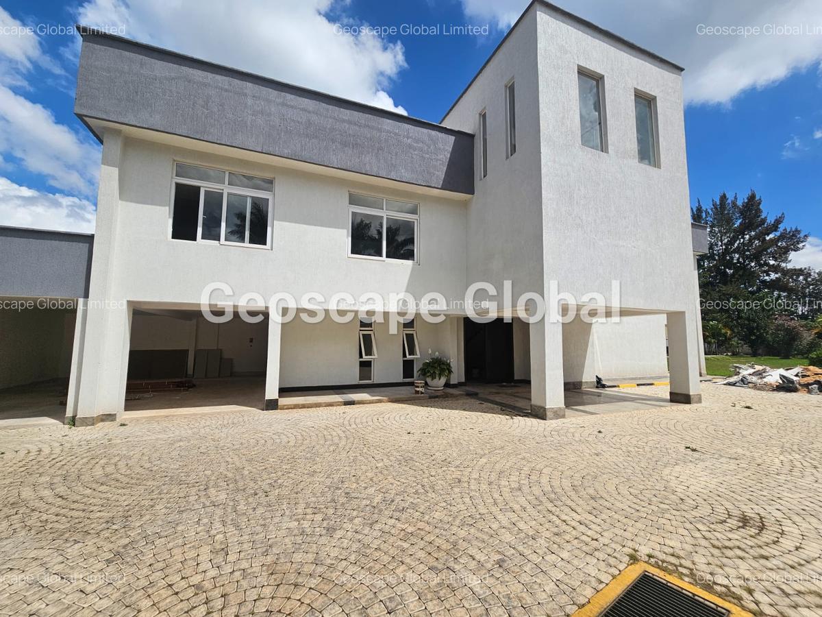 5 Bed House with En Suite in Runda - 1