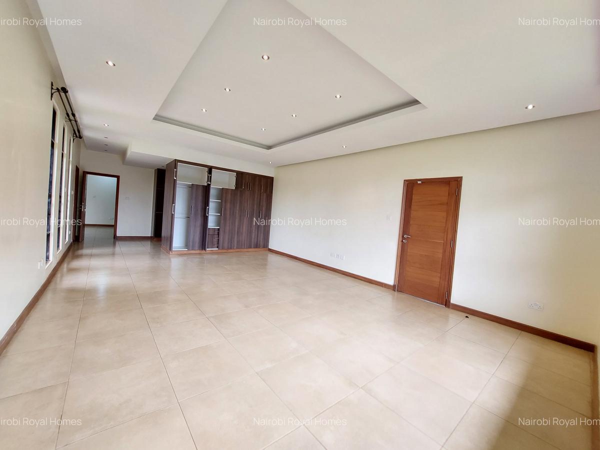 5 Bed Townhouse with En Suite at Runda Mumwe - 10