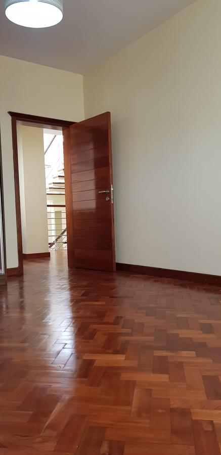 6 Bed Townhouse with En Suite at Muthangari Drive - 8