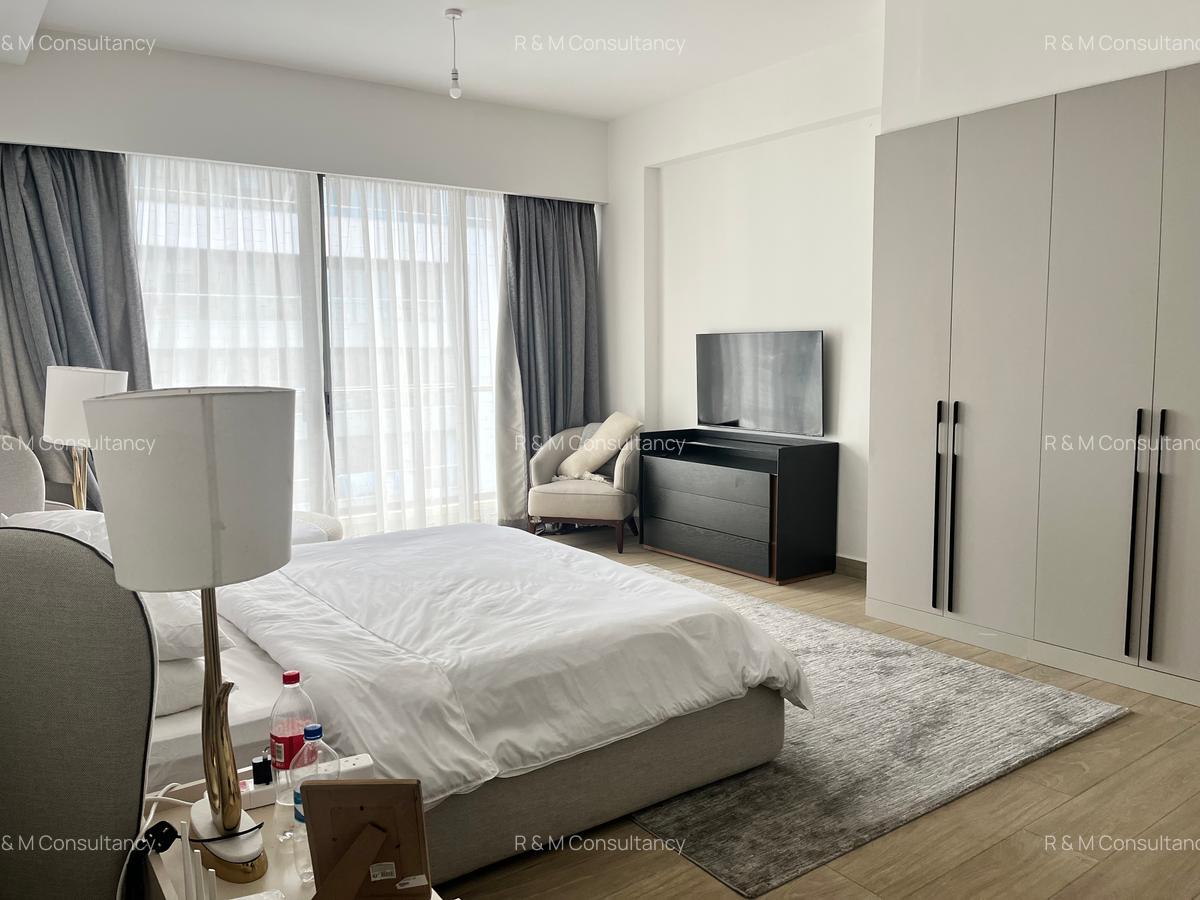 3 Bed Apartment with Swimming Pool in Riverside - 18