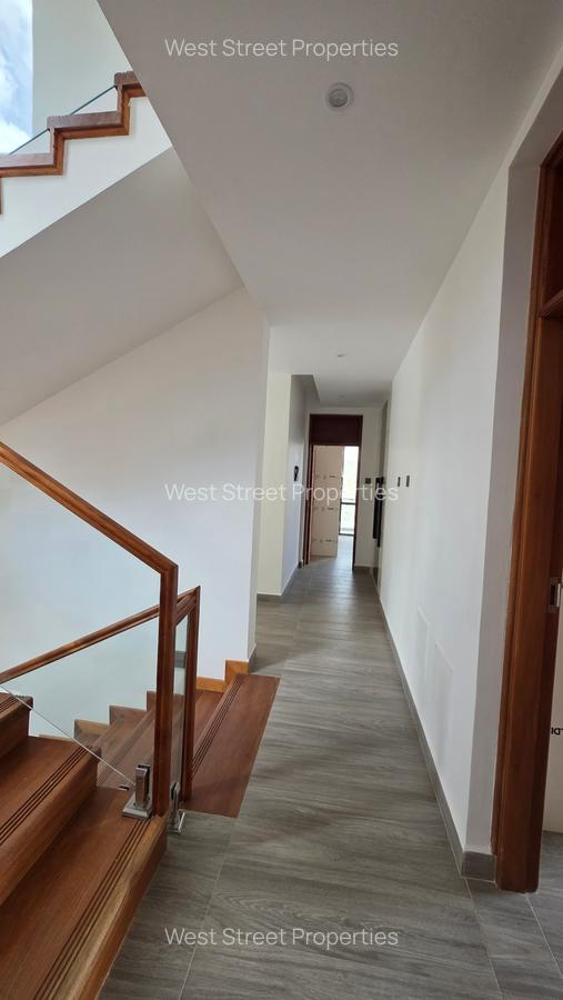 5 Bed Villa with En Suite at Lavington - 12