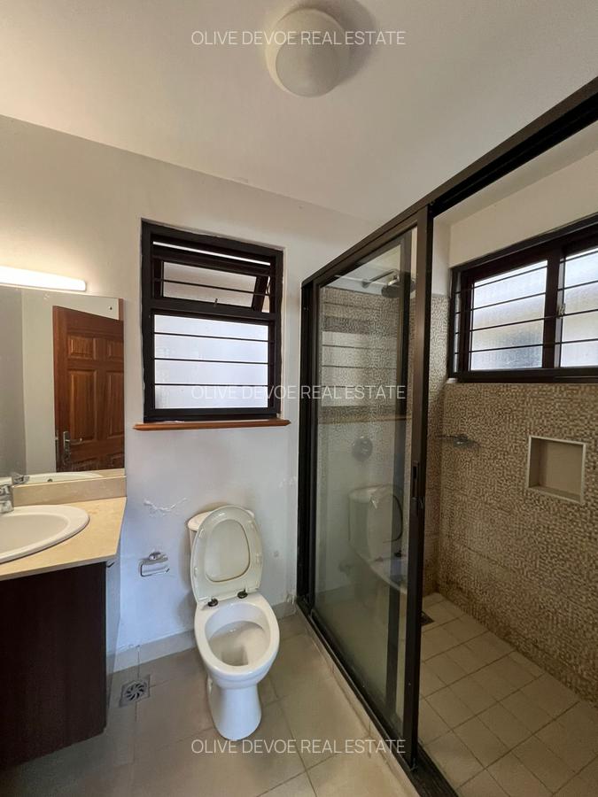 5 Bed Townhouse with En Suite in Lavington - 9
