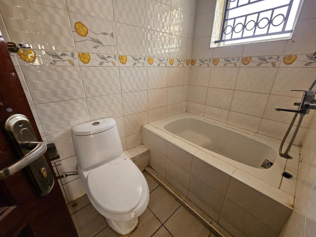 5 Bed House with En Suite in Lavington - 15