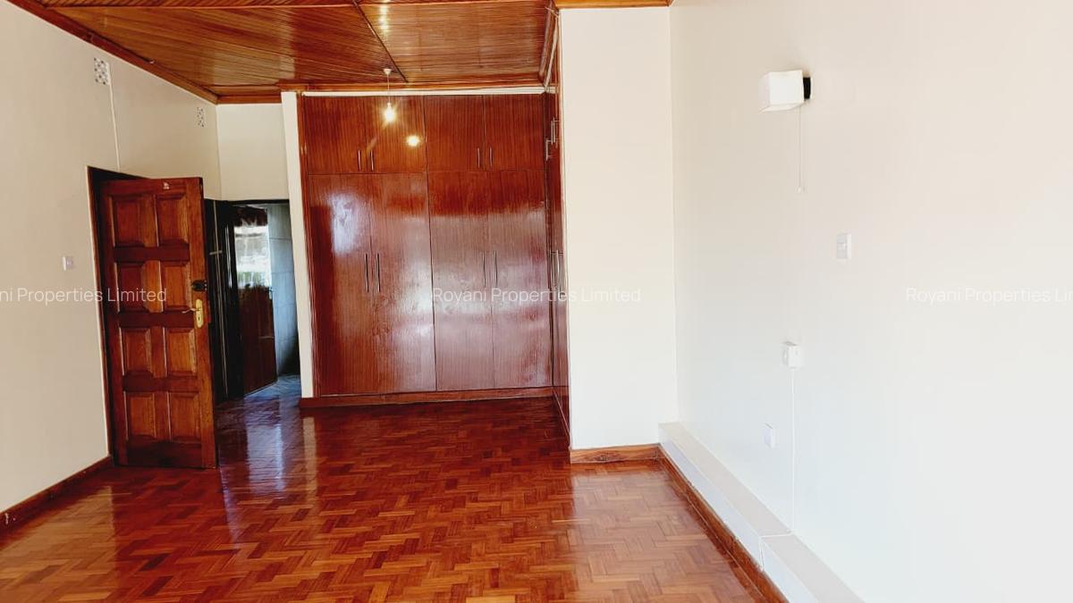 5 Bed House with En Suite in Rosslyn - 5