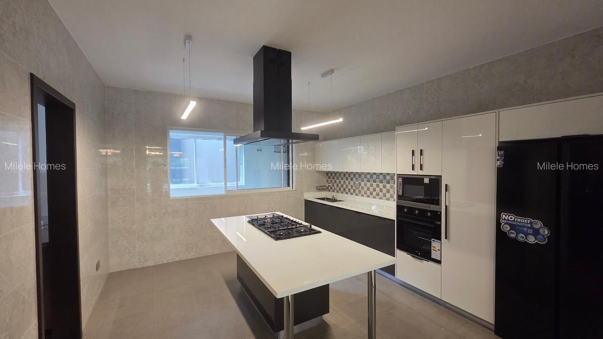 Serviced 3 Bed Apartment with En Suite at Riverside Drive - 9