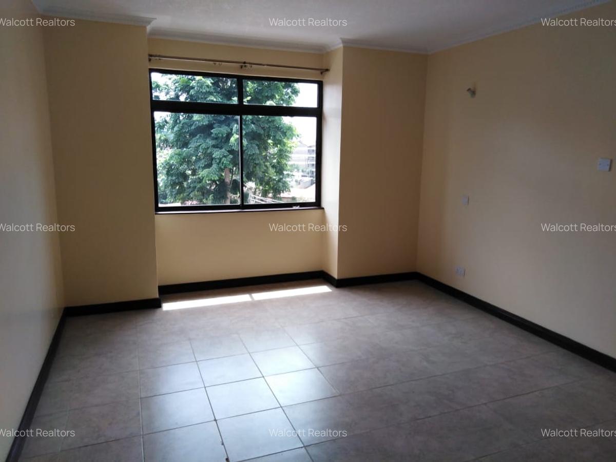 3 Bed Apartment with En Suite in Lavington - 4