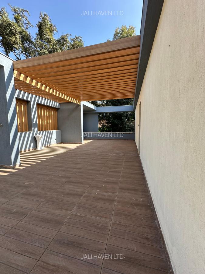 5 Bed Villa with En Suite in Lavington - 17